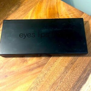 Eyeshadow ▪️ Blush ▪️ Bronzer ▪️ Palette